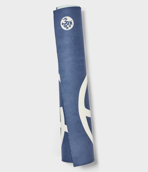 Manduka eQua SuperLite Yogamat Maddy Nye