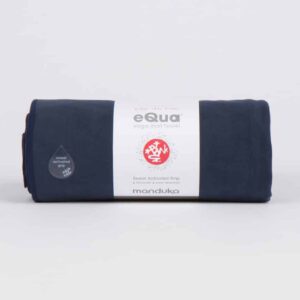 Manduka eQua Yoga Handdoek - Midnight (Klein)