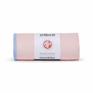 Manduka eQua Yoga Handdoek – Coral (67 x 40 cm)