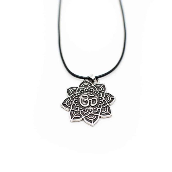 Ohm Mandala Ketting Tibetaans – Zilverkleurig