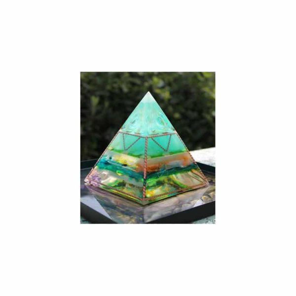 Orgonite Piramide Amethist - "You&apos;re Light in the Dark" - (125 mm)