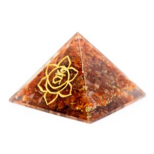 Orgonite Piramide Carneool - Heiligbeenchakra - (70 mm)