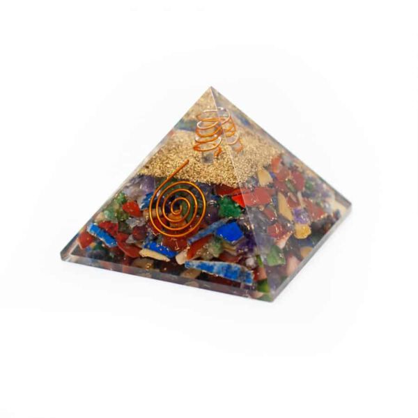 Orgonite Piramide Chakra met Bergkristal Punt (70 mm)