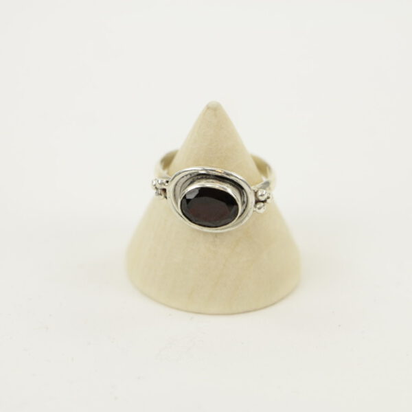 Zilveren Ring met Granaat Maat 17 - Model 2 (Sterling Zilver 925)