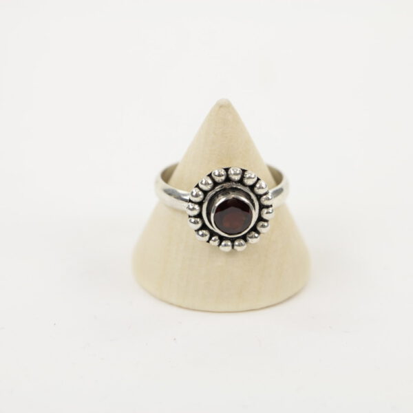 Zilveren Ring met Granaat Maat 19 - Model 1 (Sterling Zilver 925)