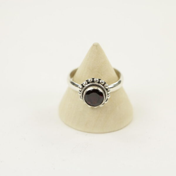 Zilveren Ring met Granaat Maat 19 - Model 4 (Sterling Zilver 925)