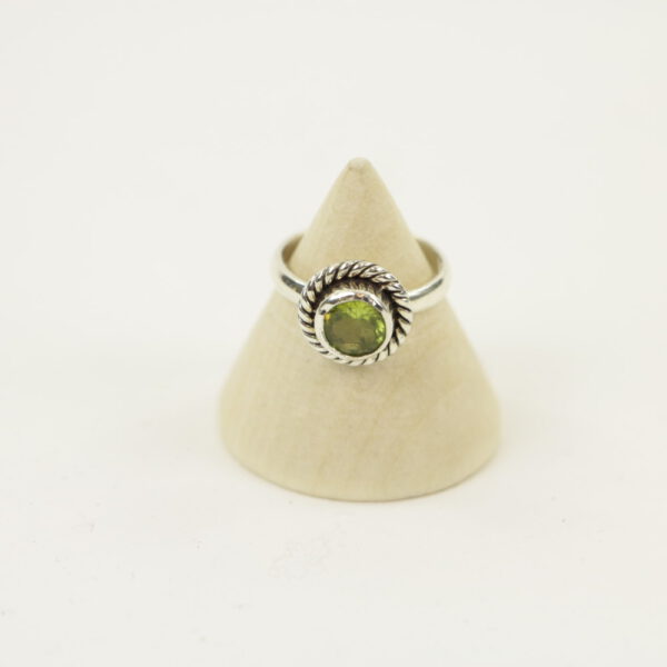 Zilveren Ring met Peridoot Maat 17 (Sterling Zilver 925)