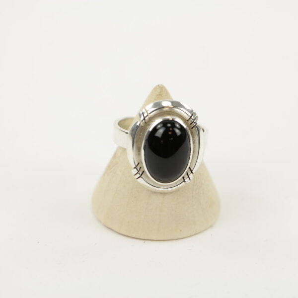 Zilveren Ring met Zwarte Onyx Maat 17